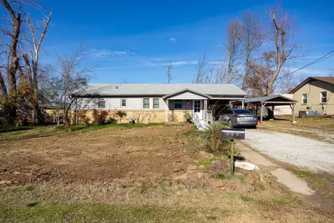 909 W Maple St, Rogers, AR 72756