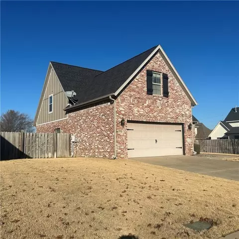 3703 Lexington Dr, Rogers, AR 72758