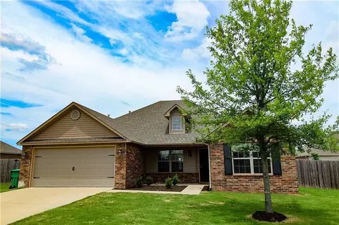 530 Lasso Ln, Centerton, AR 72719