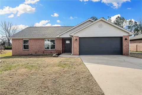 1502 W Laura St, Rogers, AR 72758