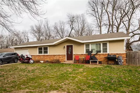 611 Lewis St, Prairie Grove, AR 72753
