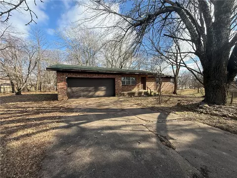 2322 Cottonwood Rd, Harrison, AR 72601
