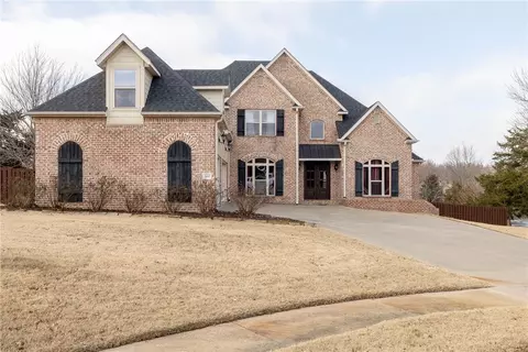 3457 N Mcarthur Ct, Fayetteville, AR 72703