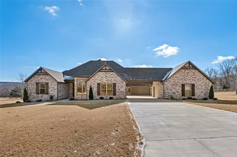 21161 Silent Oak Dr, Fayetteville, AR 72703