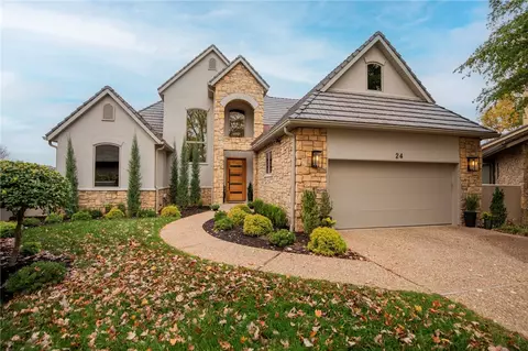 24 Clubhouse Dr, Rogers, AR 72758