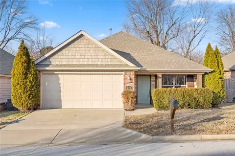 270 E Granada St, Fayetteville, AR 72703