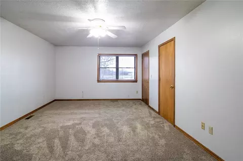 Bedroom - 61201 E 340 Rd, Grove, OK 74344 photo 1 of 3