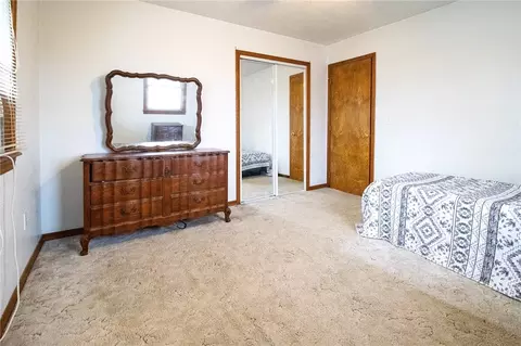 Bedroom - 61201 E 340 Rd, Grove, OK 74344 photo 3 of 3
