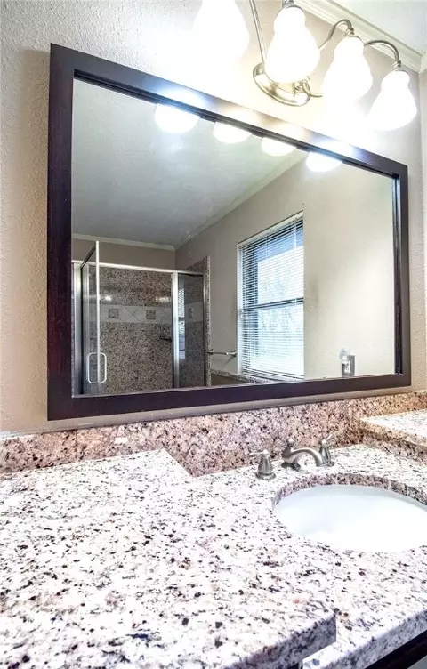 Bath - 61201 E 340 Rd, Grove, OK 74344 photo 1 of 3