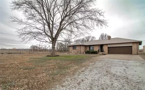 Exterior - 61201 E 340 Rd, Grove, OK 74344 photo 2 of 4