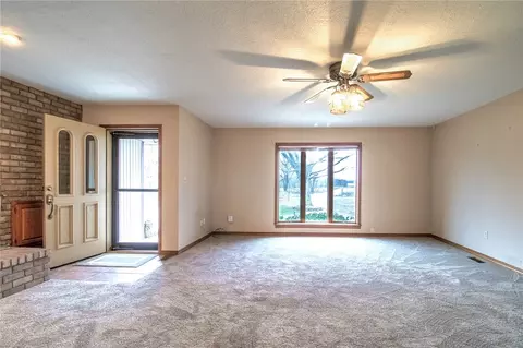 Living - 61201 E 340 Rd, Grove, OK 74344 photo 2 of 2