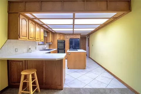 Kitchen - 61201 E 340 Rd, Grove, OK 74344 photo 1 of 1