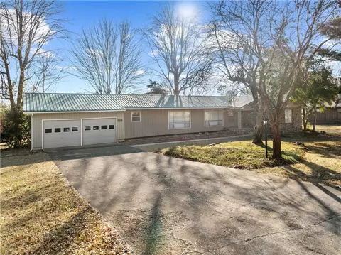 445 Cooper Dr, Harrison, AR 72601