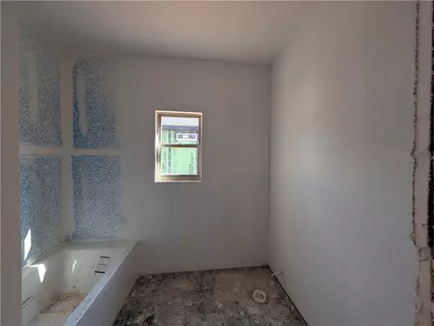 Bath - 4812 Hawk St, Springdale, AR 72762 photo 3 of 3