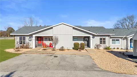 8 Walter Cir, Bella Vista, AR 72714