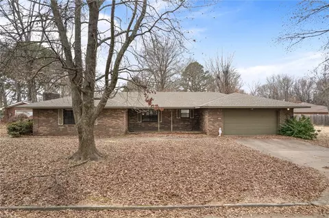 123 Meadors Dr, Alma, AR 72921