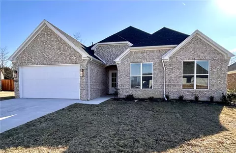 2896 N Chapel Dr, Fayetteville, AR 72704