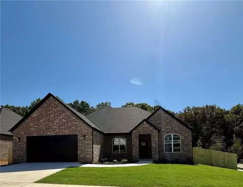 2884 N Chapel Dr, Fayetteville, AR 72704