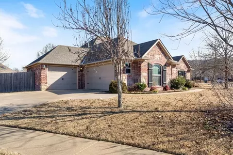 3792 W Providence Dr, Fayetteville, AR 72704