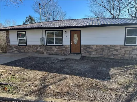 111 Mccloud St, Berryville, AR 72616