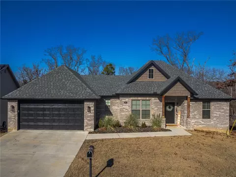 26 Cumbrian Dr, Bella Vista, AR 72714