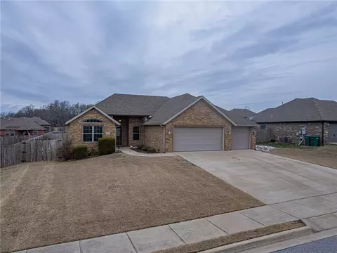 560 Keswick Dr, Centerton, AR 72719 photo 2