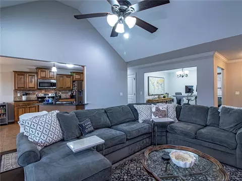 560 Keswick Dr, Centerton, AR 72719 photo 9