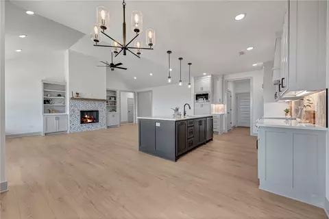 8 Pinehurst Dr, Bella Vista, AR 72715