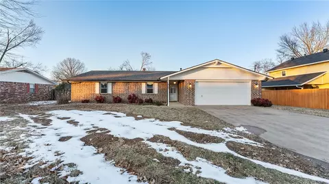 2107 SE 18th St, Bentonville, AR 72712