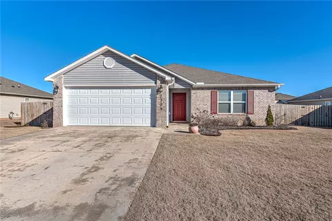 2704 Bauer St, Pea Ridge, AR 72751