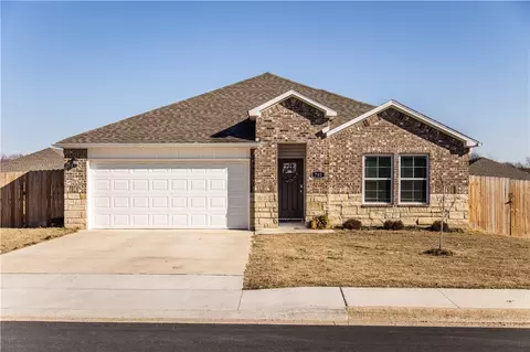 702 Comanche Dr, Gentry, AR 72734