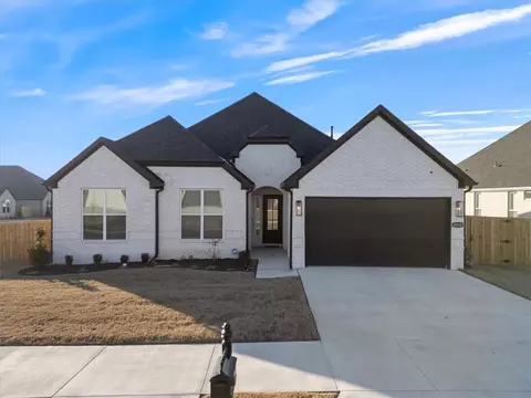3510 E Greystone Dr, Fayetteville, AR 72764