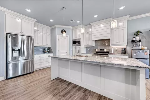 Kitchen - 1040 Ashmore Landing Loop, Centerton, AR 72719 photo 1 of 4