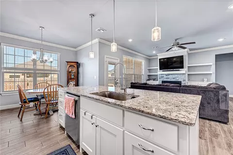 Kitchen - 1040 Ashmore Landing Loop, Centerton, AR 72719 photo 3 of 4