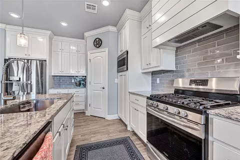 Kitchen - 1040 Ashmore Landing Loop, Centerton, AR 72719 photo 4 of 4