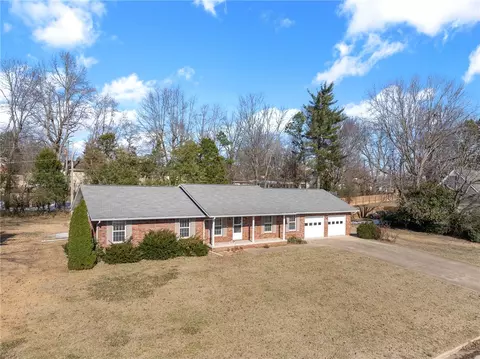 1511 Brentwood Dr, Harrison, AR 72601