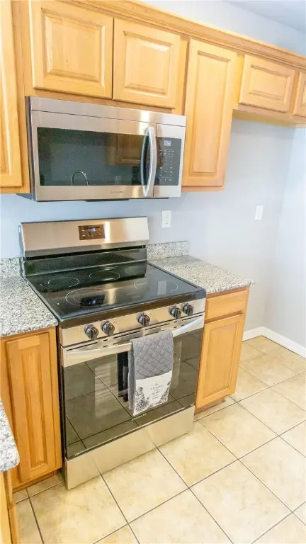 Kitchen - 525 Buckboard Rd, West Fork, AR 72774 photo 3 of 3