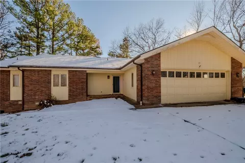 17 Lonsdale Dr, Bella Vista, AR 72715