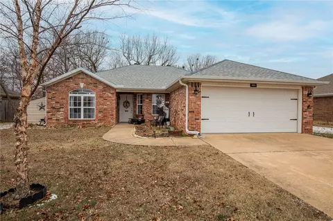 431 Steepro Dr, Centerton, AR 72719