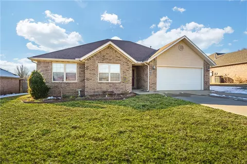613 Eagle Dr, Gravette, AR 72736