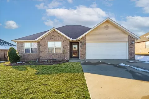 Exterior - 613 Eagle Dr, Gravette, AR 72736 photo 2 of 8