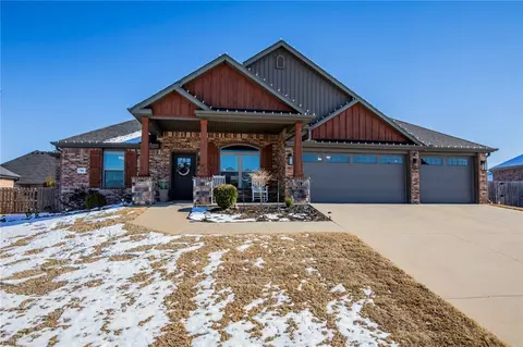 760 Ray St, Pea Ridge, AR 72751