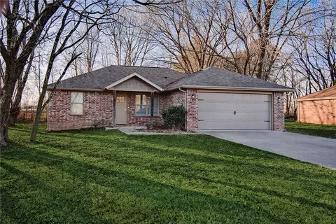 181 Western Heights Cir, Centerton, AR 72719