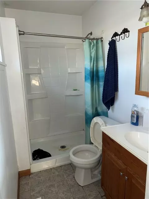 Bath - 1663 Wensworth Ave, Springdale, AR 72764 photo 1 of 3