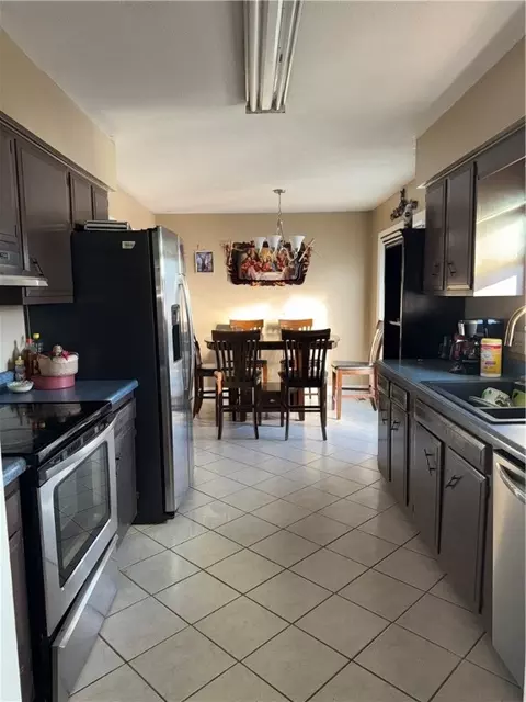 Kitchen - 1663 Wensworth Ave, Springdale, AR 72764 photo 1 of 2