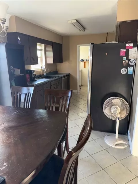 Kitchen - 1663 Wensworth Ave, Springdale, AR 72764 photo 2 of 2