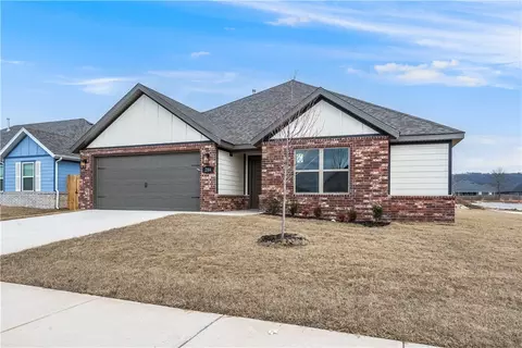4711 W Planetree St, Fayetteville, AR 72704