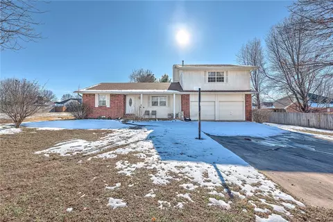 4374 Pleasant Grove Rd, Rogers, AR 72758