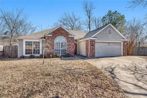 1442 Weatherwood Ct, Fayetteville, AR 72704