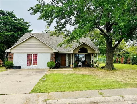 5765 Walden St, Springdale, AR 72764